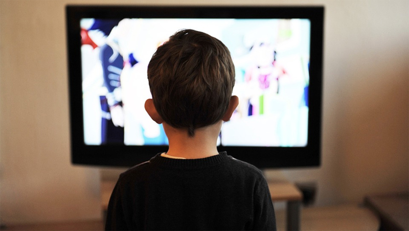 家裡不該有電視？心理師告訴你：讓孩子看電視的好處是...