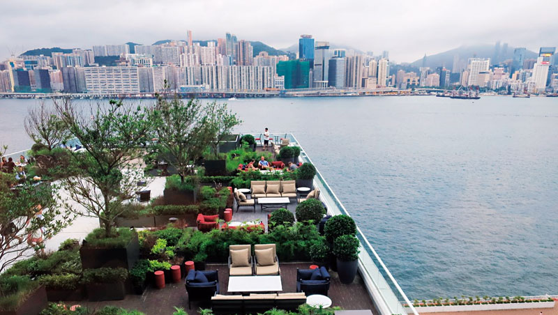 旅店每間餐廳都有寬敞的戶外空間，在香港前所未有。