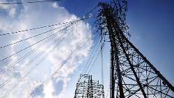 蔡政府不堪一擊的能源政策》不讓船靠港，台灣就沒電！台灣電力脆弱的真相：天然氣全靠船隻運過來