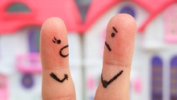 「買不起就買遠一點，多花時間開車有啥關係？」被長輩硬逼買房，這樣算給他看就解套了！