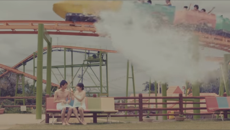泡溫泉坐雲霄飛車、邊騎旋轉木馬邊打水仗....日本溫泉遊樂園真的實現了