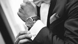 每天埋首研發新產品，燒錢仍樂此不疲...大戶從76歲老董身上，看到年輕人為何無法「脫貧」