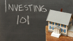 從一頓飯局學來教訓：買房自住，抱著「買低賣高」心態...最後就是落得「套牢」下場！