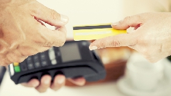 「刷卡可以累積紅利點數，比現金更划算」相信這句話，難怪你會成為金錢奴隸