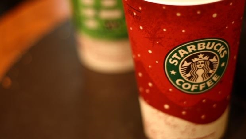解讀星巴克超狂「杯子經濟」：聖誕限量杯、城市馬克杯...星巴克到底是賣咖啡還是賣杯子？