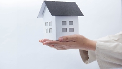 丈夫過世，她獨力撫養幼兒...朋友一句「繳房租不如繳房貸」，差點拖跨單親媽家庭