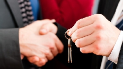 顧忌屋主、建商反彈？租屋族揪出1個關鍵盲點：政府推的「租賃專法」，無法杜絕惡房東！