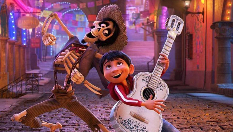 全家看《可可夜總會》，爸爸在孩子面前落淚...荷蘭爸爸：在孩子面前哭，並不丟臉