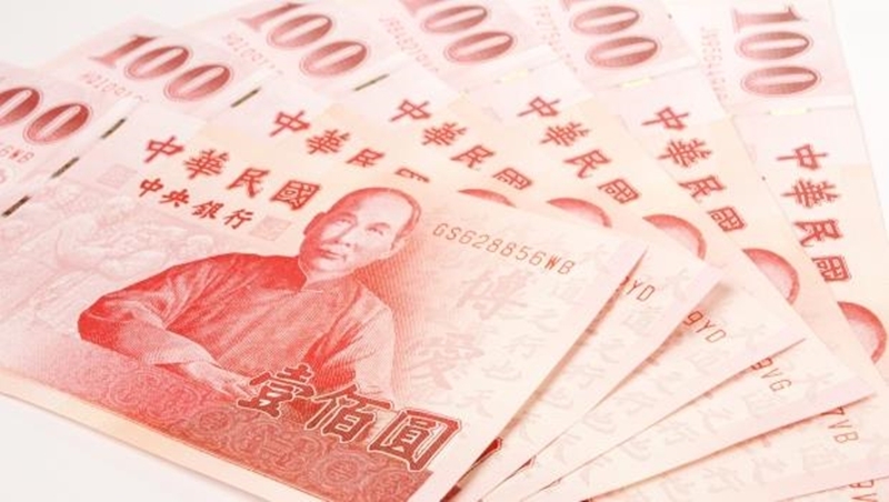央行放手 台幣進逼28