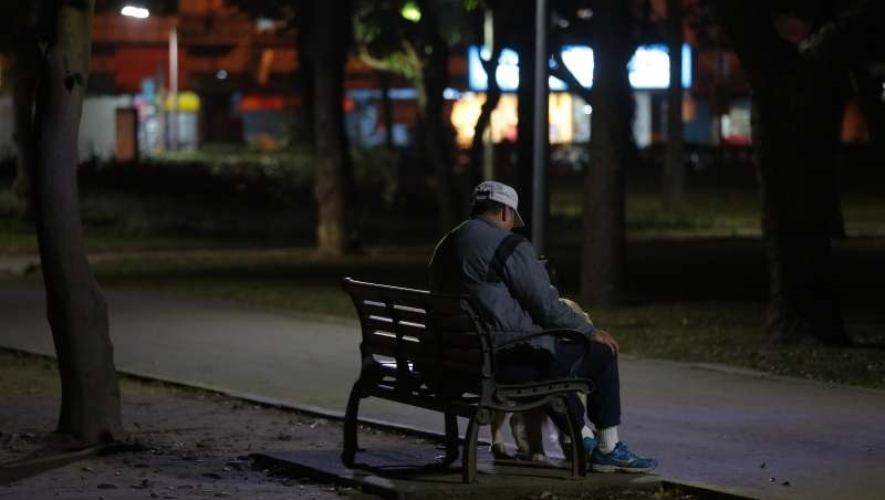 空虛寂寞覺得冷…國人愈老愈憂鬱 65歲以上11.4%服用抗憂鬱藥