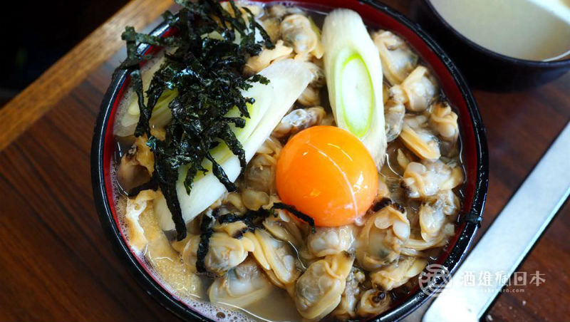 去殼蛤蜊鋪滿看不到飯，一碗不到300元！達人推薦：到東京一定要試試這碗神級「蛤仔蓋飯」