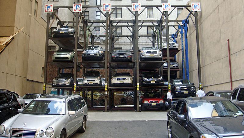 社區機械停車位壓壞愛車,誰該負賠償責任? - 商業周刊