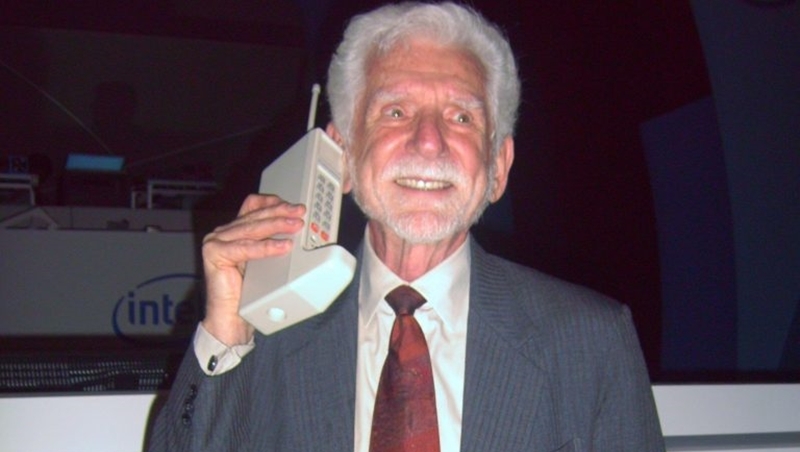 45年前誕生第一支手機，要價8支iphone X！發明者不是Nokia，而是這牌子