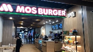 員工買摩斯漢堡遲到被資遣...人資專家：你要告的是公司，不是摩斯啊！
