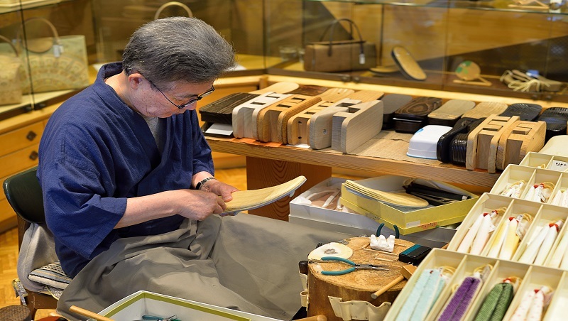 從沒落奈良工藝老舖，到進駐全日本各大百貨公司...看日本名設計師如何靠兩件事翻新企業形象