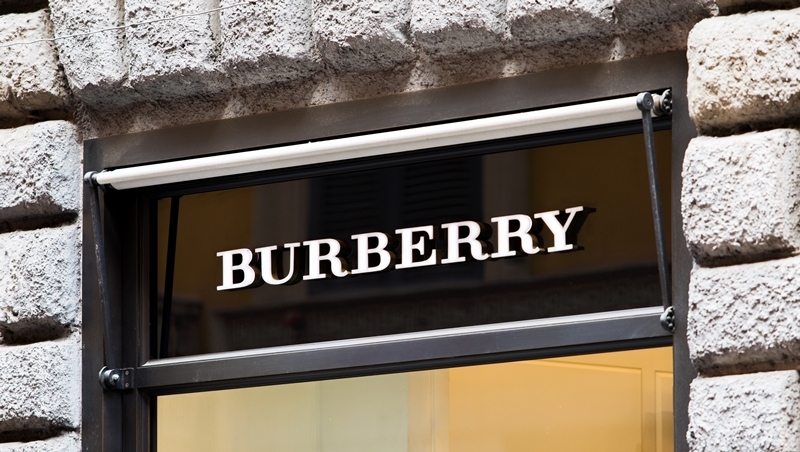 Burberry燒毀逾10億元庫存挨轟...從這個業界慣例，看品牌形象與處理庫存的兩難