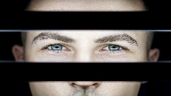 「拿槍逼著你花更多時間金錢」一個黑幫老大的故事，告訴你如何靠3字訣晉升有錢人