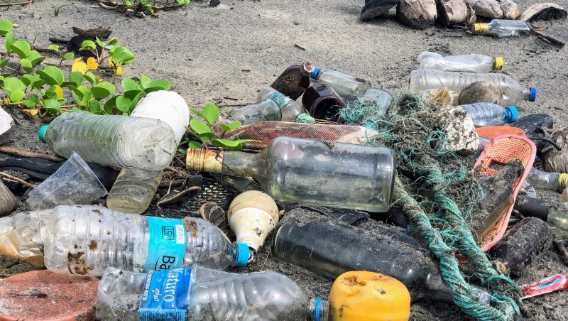 海邊的垃圾多是遊客隨手亂丟來的？一次澎湖淨灘的驚人發現：原來瓶瓶罐罐7成來自「這裡」