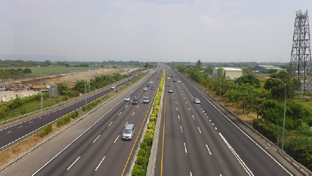 聽到同事說fast Lane 不是指 快車道 從高速公路常見英文 學職場實用片語 Toeic Program Taiwan Chun Shin 商周