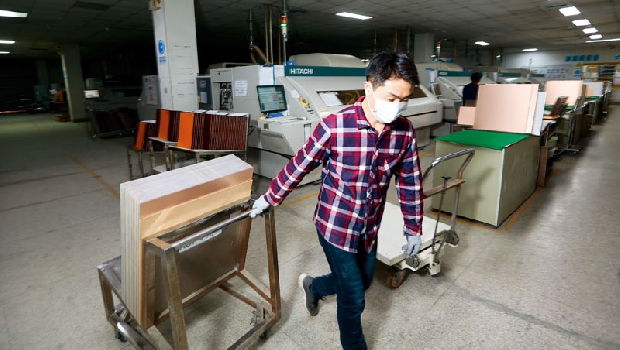 這個月開工率剩五成  出走？「只能偷偷想」
