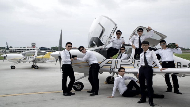 「一般勞工根本玩不起！」華航機師罷工，暴露台灣均貧現象...前培訓機師看見的4個現實