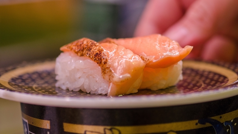 生鮭魚卵塔、麻辣赤蝦握壽司...原來台灣有這麼多高CP值迴轉壽司，網路聲量調查的10大名店