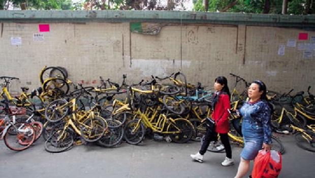 共享單車曾是中國引以為豪的新經濟代表,但連年虧損加上創投縮手,淪為燙手山芋。