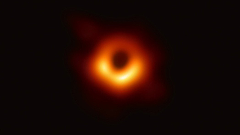 愛因斯坦神預言！世界第一張黑洞照片這樣拍出來的…