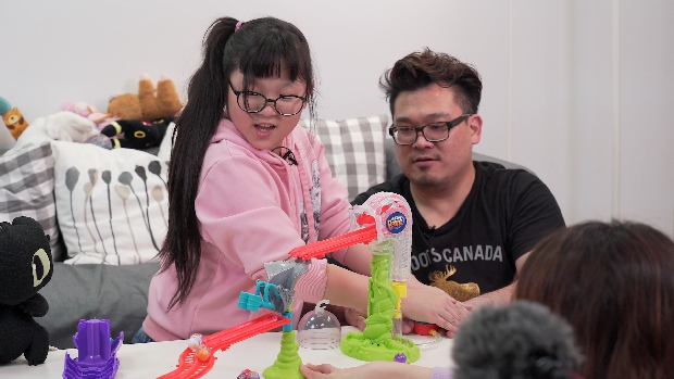 「網紅小孩」不到15歲，比你會賺錢！