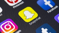 Snapchat「返老還童」濾鏡爆紅，下載量登冠！社群軟體變拍照App透露的困境