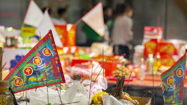 鬼月供品要插香 普渡不能擺屋內 熟食祭祖 半熟祭神 供桌上的眉角一次看懂 閱多 閱好 商周