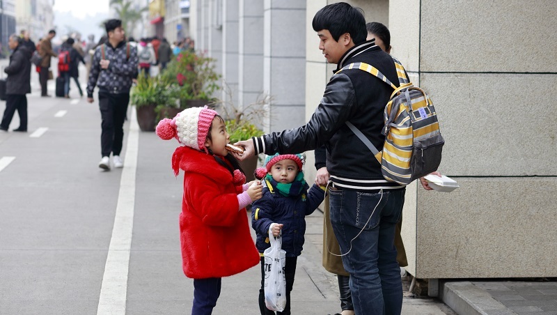 50歲父親被資遣，不願讓兒女分擔家用...洪雪珍：中年失業，家人要有這3點觀念