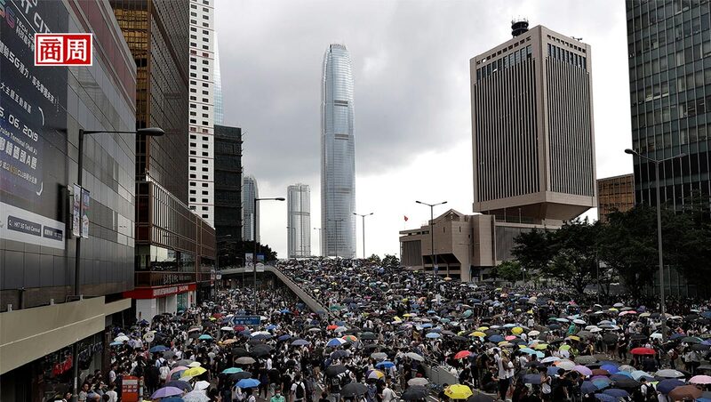 反送中風暴》港股大跌、房市雙降，阿里巴巴也不來了？7張圖，看香港經濟重災區
