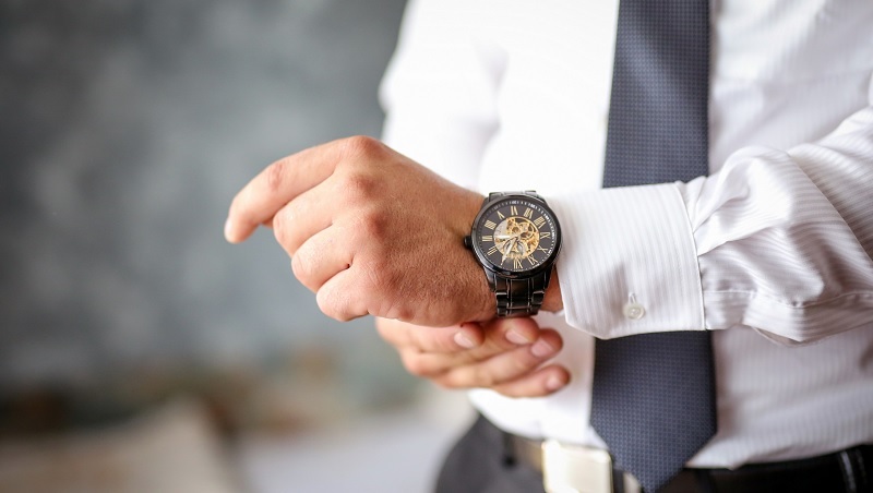「一隻錶賣3000萬誰要買？」專家揭露大家都在用的賺錢手法，讓你花錢不手軟